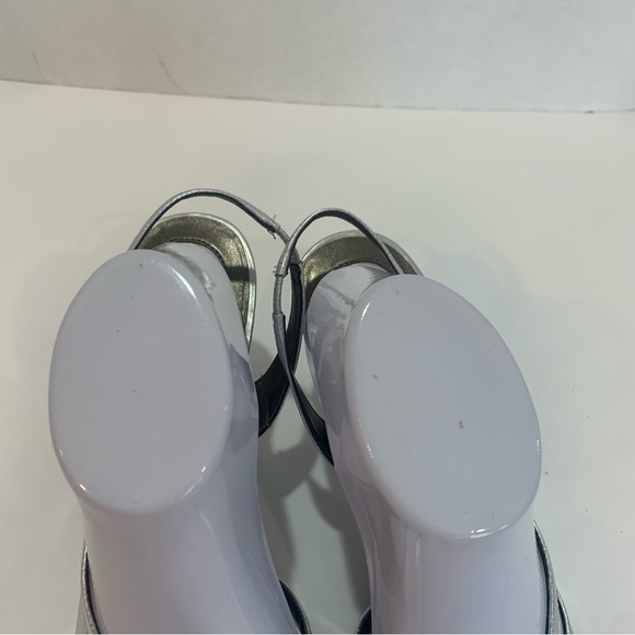 NATURALIZER metallic silver strappy sandals are the comfort line size 11 - Picture 3 of 16